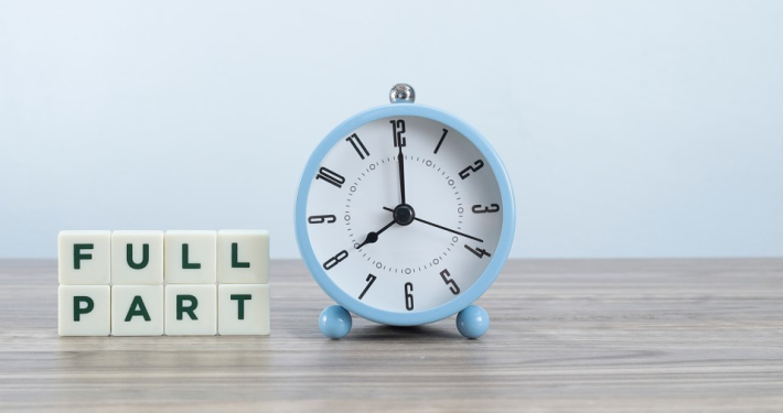 A simple icon or photograph of a light blue alarm clock beside wooden blocks spelling "START".